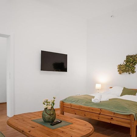 Elegant 2Br Apartment - Near Bahnhof Wien Meidling Bagian luar foto