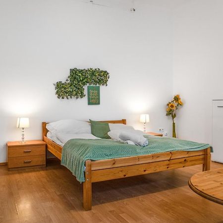 Elegant 2Br Apartment - Near Bahnhof Wien Meidling Bagian luar foto