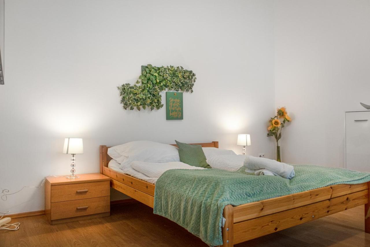 Elegant 2Br Apartment - Near Bahnhof Wien Meidling Bagian luar foto