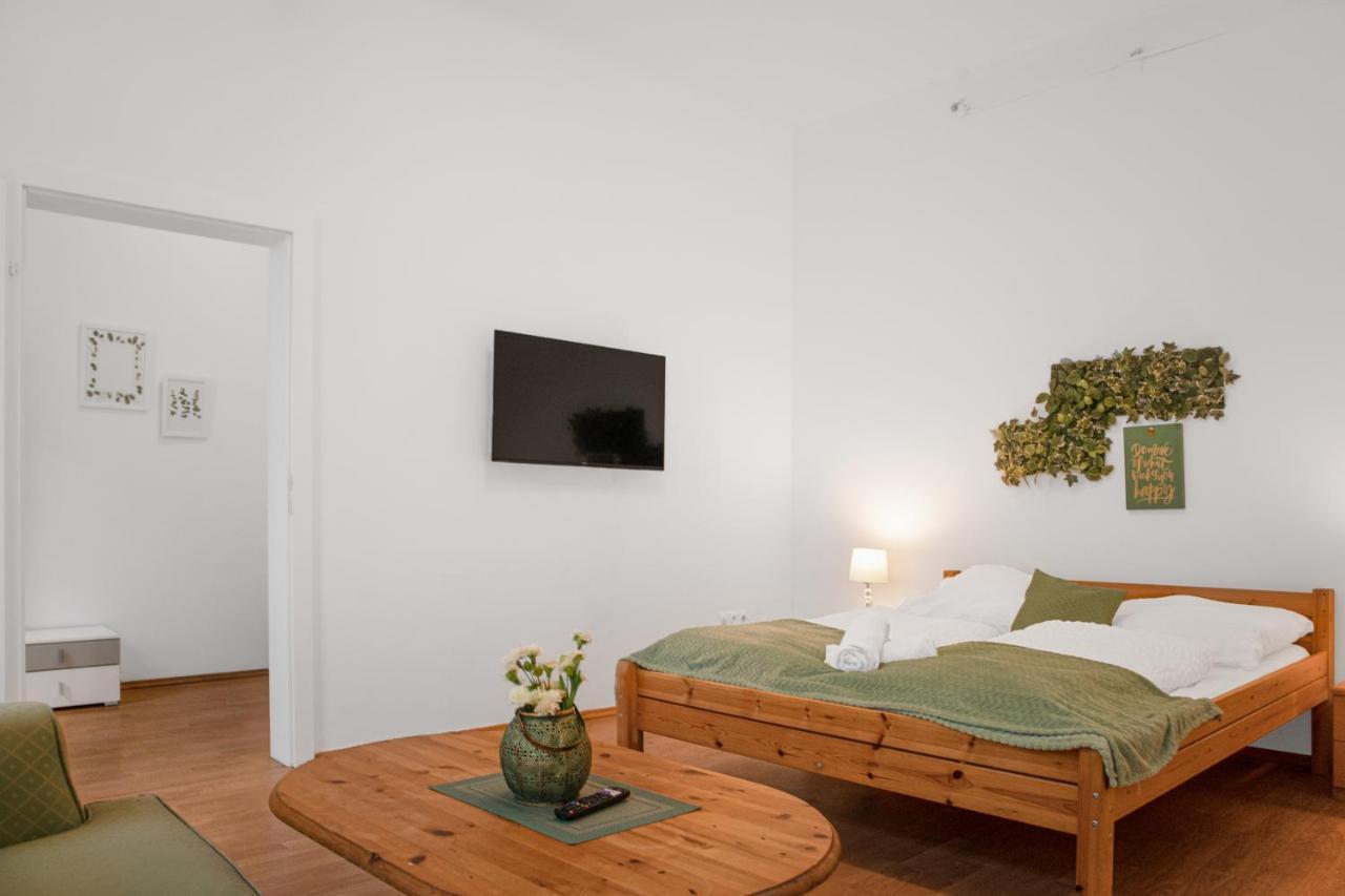 Elegant 2Br Apartment - Near Bahnhof Wien Meidling Bagian luar foto