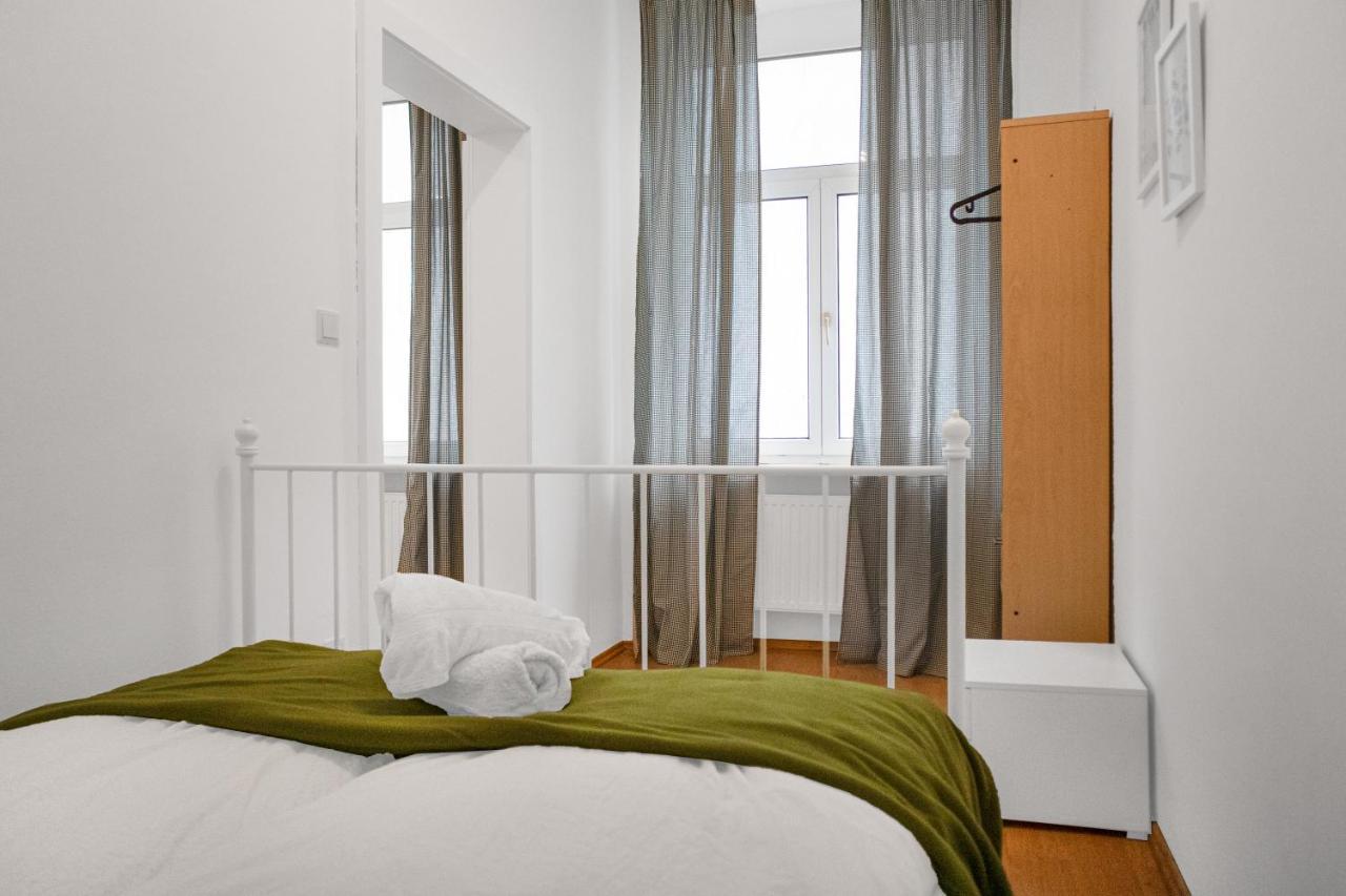 Elegant 2Br Apartment - Near Bahnhof Wien Meidling Bagian luar foto