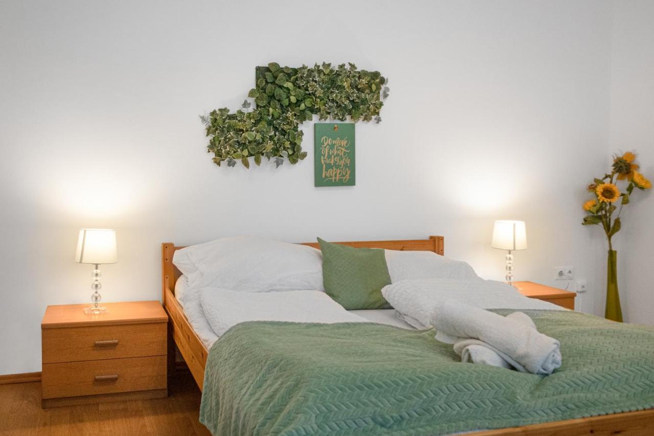 Elegant 2Br Apartment - Near Bahnhof Wien Meidling Bagian luar foto